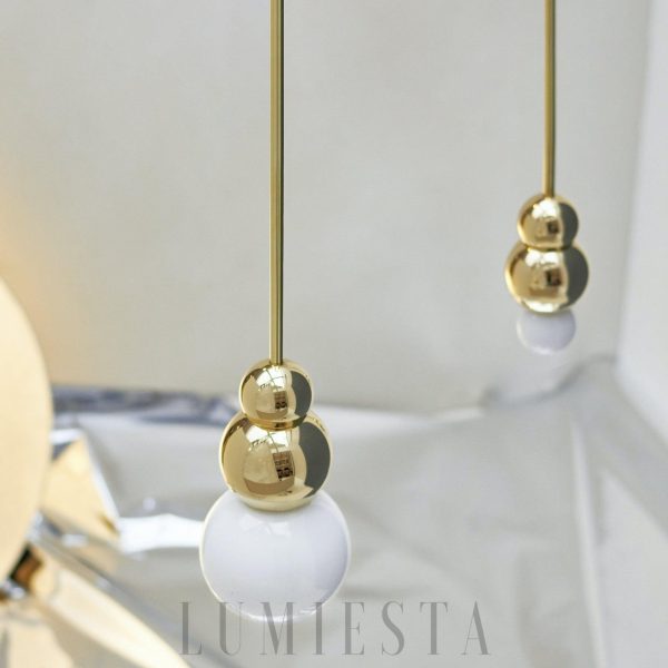 Lampa wisząca Ball Series - detal metalowych kul na zawieszeniu