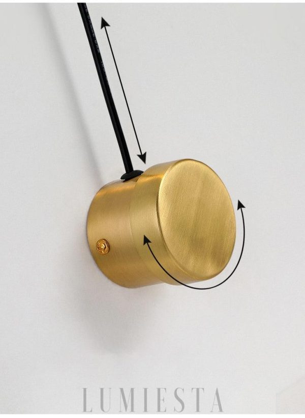 Nowoczesna złota lampa ścienna z regulacją