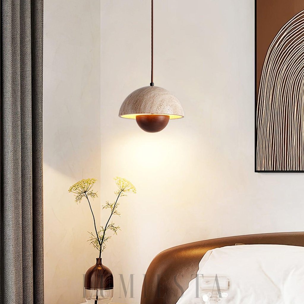 Półokrągła lampa wisząca z trawertynu 13x30 cm, widok z boku na półkolisty klosz