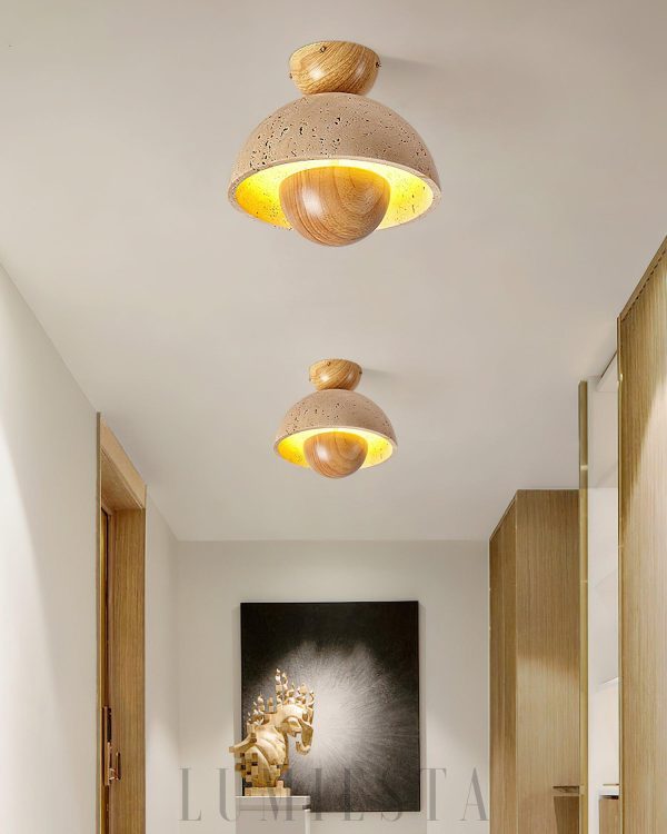 Półkulista odwrócona lampa sufitowa 23 cm, beżowy trawertyn i orzechowe wykończenie