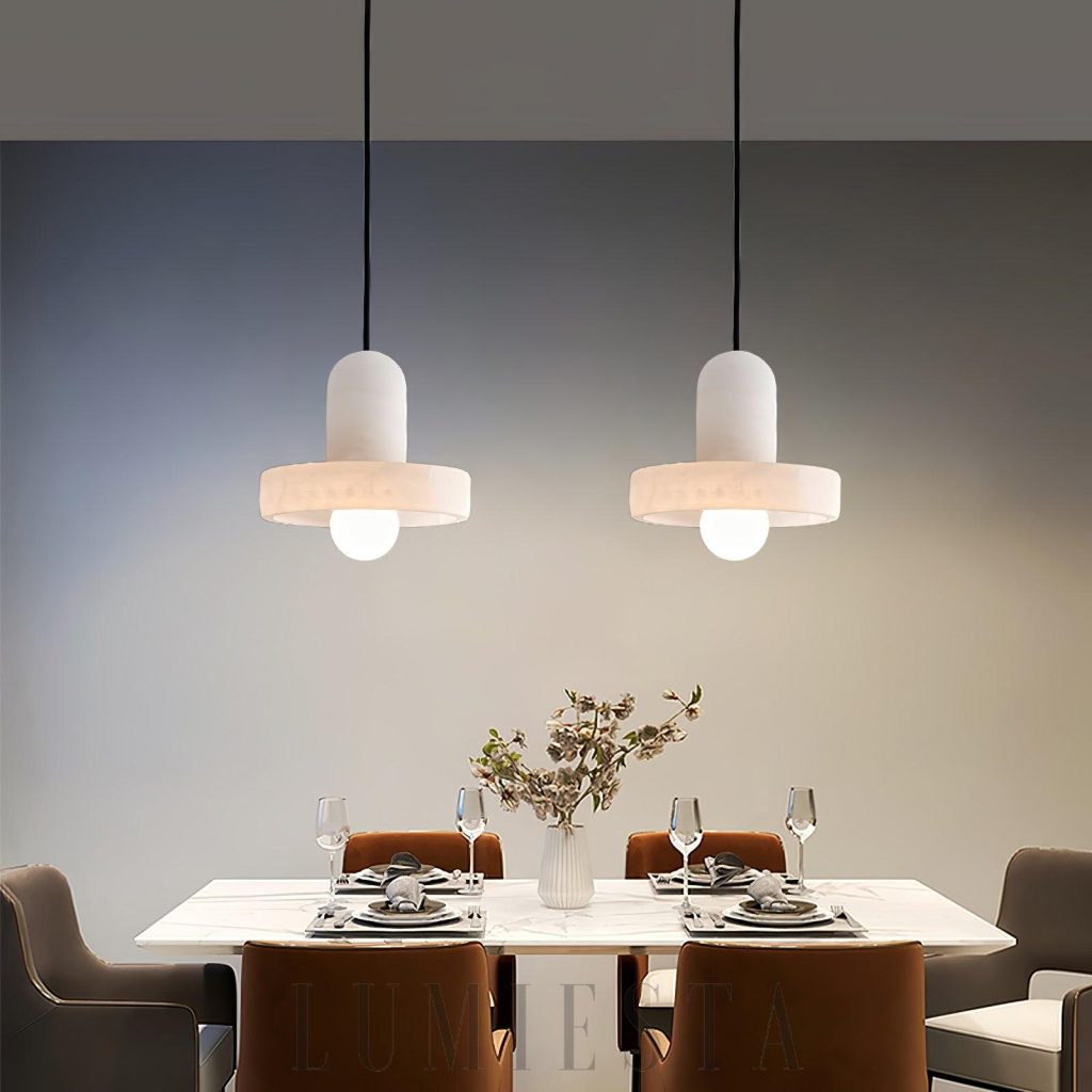 Lampa wisząca alabastrowa biała Carrara - detal alabastrowego klosza i zawieszenia