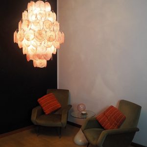 Lampa wisząca Vintage Murano Różowy Dysk 75cm - zbliżenie na różowe szkło i metalowe wykończenie
