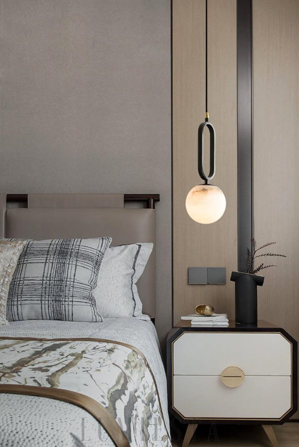 Ouale - Lampa wisząca Alabaster owalna, czarno-biała, 15 cm