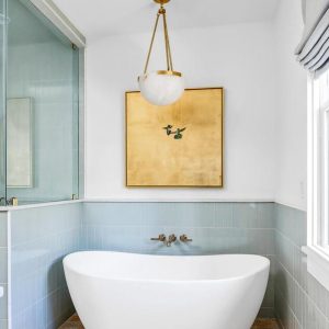 Istarna - lampa wisząca półokrągła z alabastru i metalu