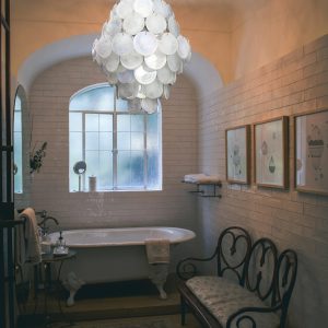Lampa wisząca Murano Vintage 75 cm, widok na metalowy stelaż i szklane dyski