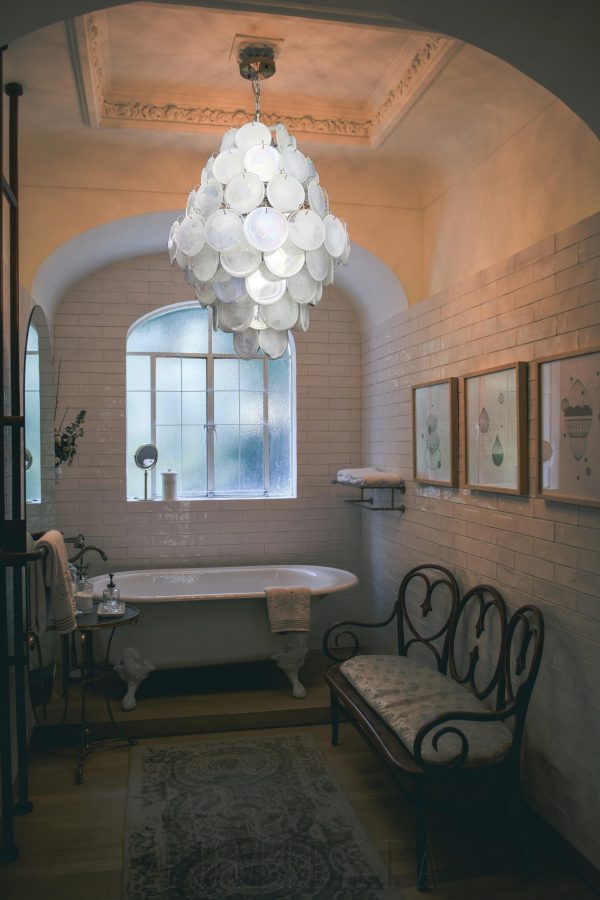 Lampa wisząca Murano Vintage 75 cm, widok na metalowy stelaż i szklane dyski