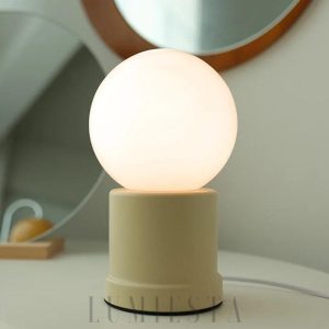 lampa stołowa z białym okrągłym kloszem, nowoczesna lampa stołowa z białym okrągłym kloszem