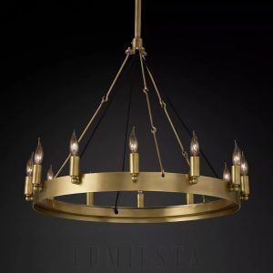 Lampa sufitowa Camino Vintage Kandelabr okrągła 68 cm, ujęcie z boku na mosiężną konstrukcję