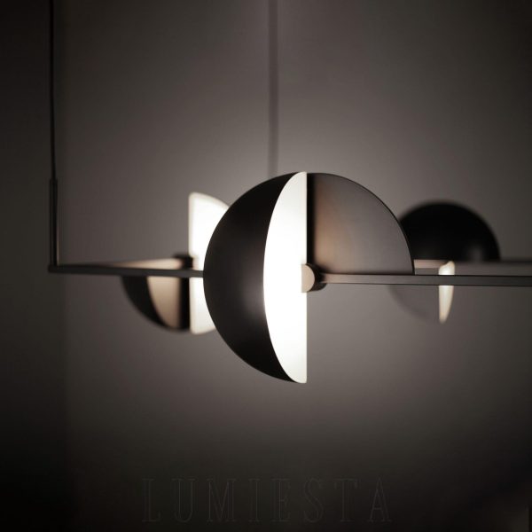 Elegancka lampa wisząca Trapeze Quartette w czarnym kolorze - widok z boku