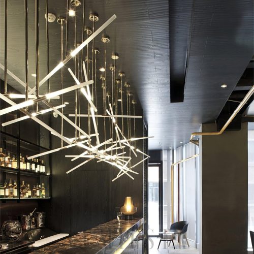 Hash - lampa wisząca liniowa z czterema białymi tubami LED i złotą ramą