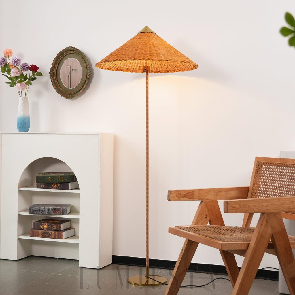 Lampa podłogowa Umbrella 63 cm - proporcje smukłej konstrukcji i szerokiego klosza