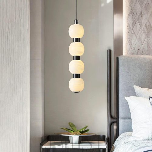 Orbique - lampa wisząca z alabastrowymi kulami i metalowym stelażem