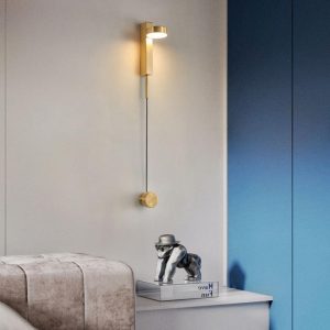 Nowoczesna złota lampa ścienna z regulacją