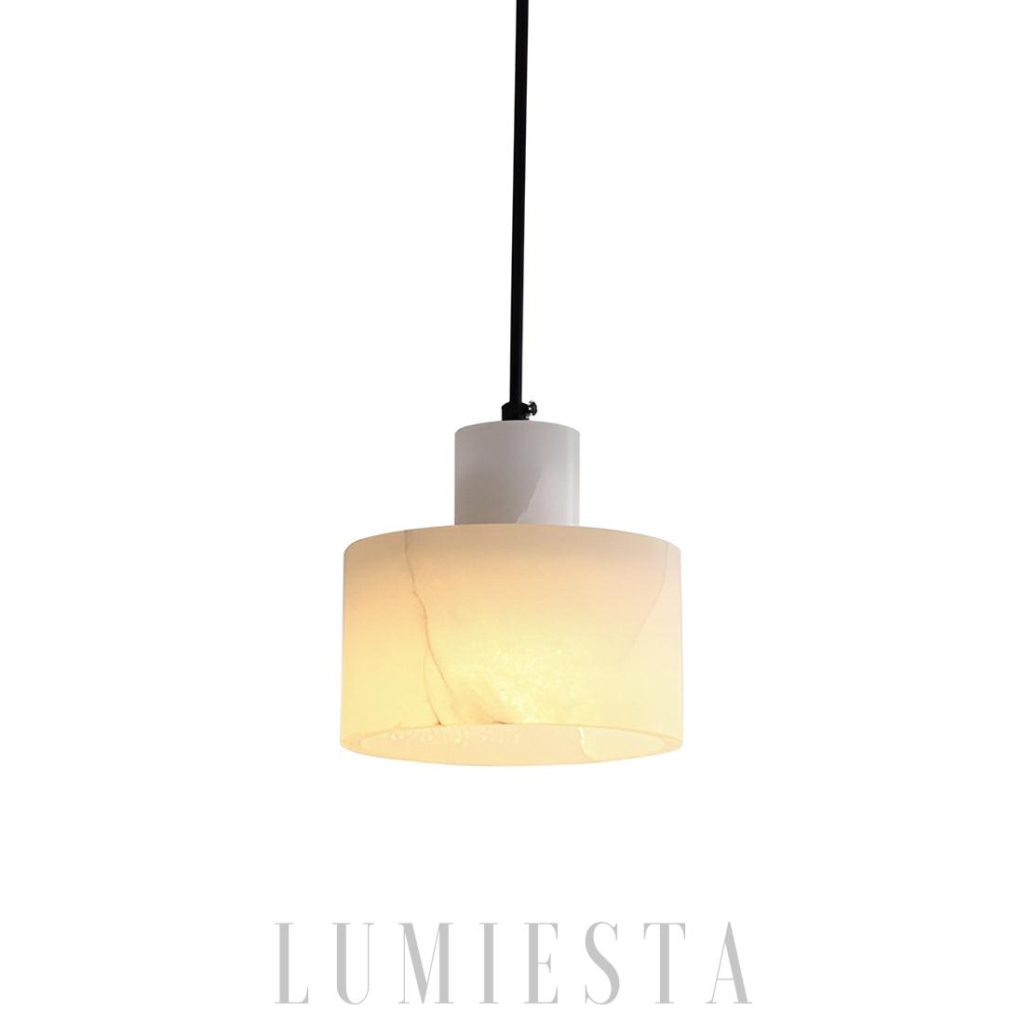 Alabastrowa lampa wisząca cylindryczna Tyne, widok główny z podświetlonym alabastrem