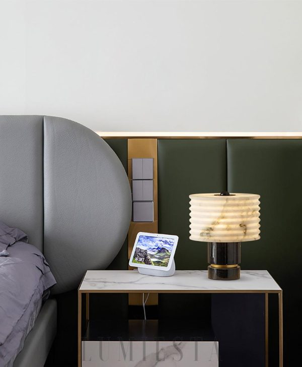 wm_12609173619884064177.jpg Outela - Lampa stołowa alabaster i mosiądz, czarno-biała