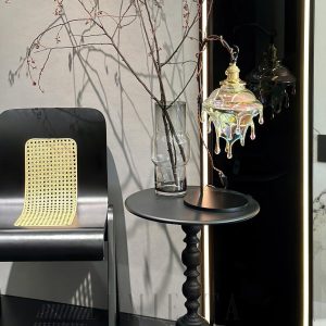 Karakum - Lampa stołowa w kształcie kropli czarna z witrażem