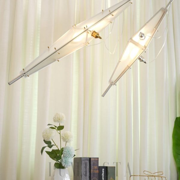 Lampa wisząca Fragment - chromowana konstrukcja i złote wnętrze ramion