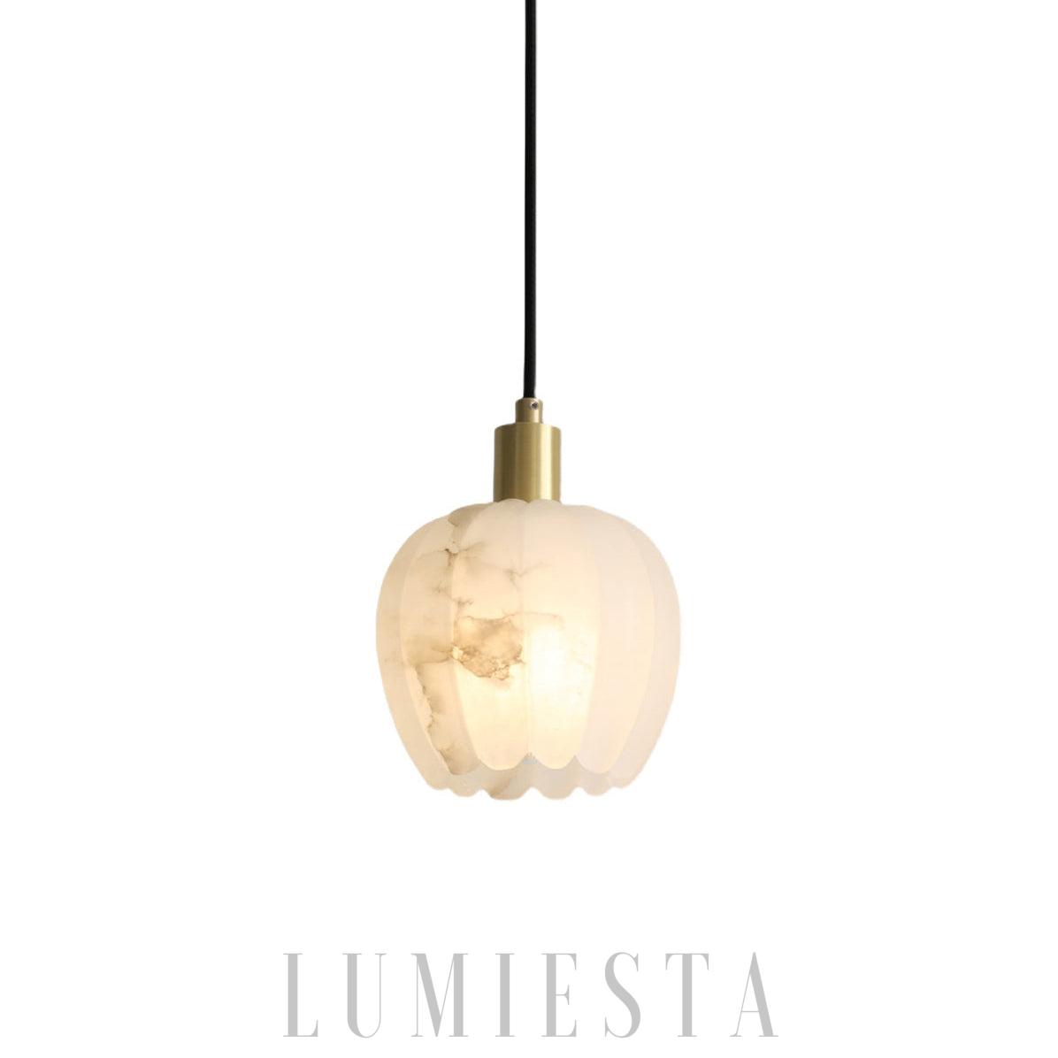 Lampa wisząca alabastrowa biała Lilin 13/15 cm - widok od dołu z mosiężnym wykończeniem