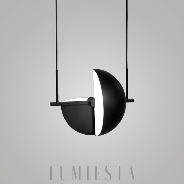 Lampa wisząca Trapeze 28 cm w czerni - ujęcie pokazujące geometryczny kształt