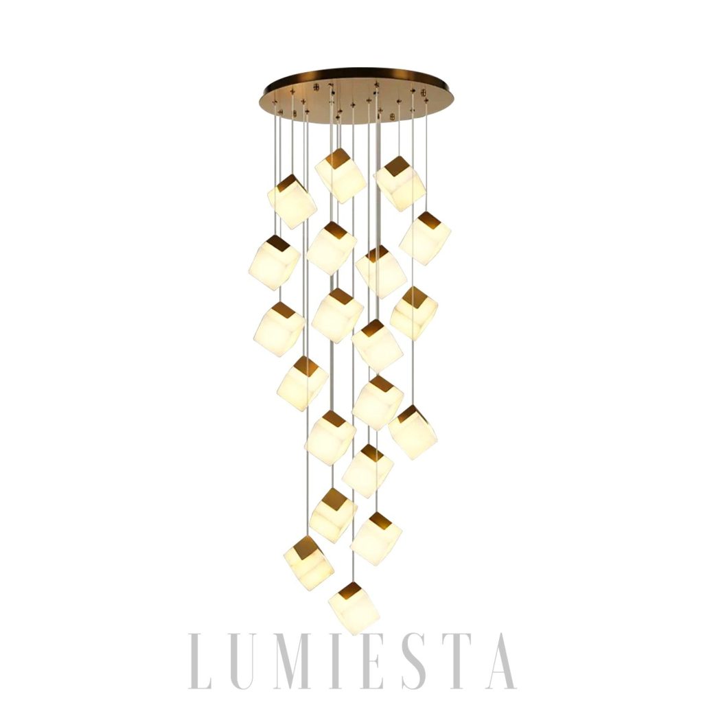 Lampa wisząca alabastrowa mosiężna Jess - widok od przodu z podświetlonym alabastrem
