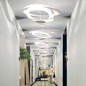 Efektowna spiralna lampa wisząca Pirce LED
