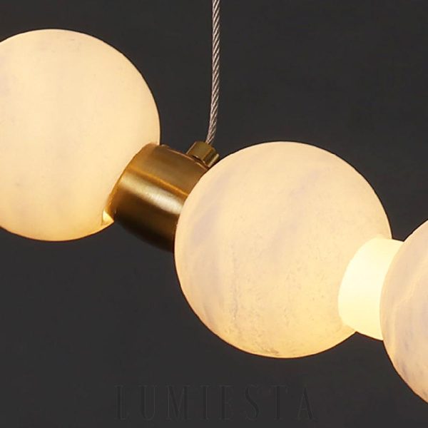 Lupria - okrągła lampa wisząca z alabastru, białe kule, złota rama, Ø 50/60/80/100cm, wielopoziomowa