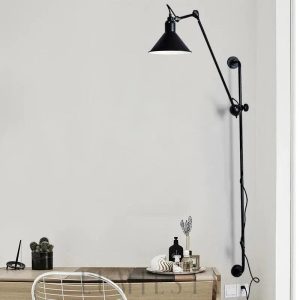 Lampa ścienna w stylu skandynawskim z regulowanym ramieniem