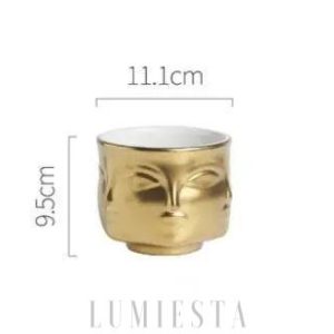 Ceramiczna doniczka w kształcie twarzy złoto czarna w zbliżeniu na złote i czarne wykończenie