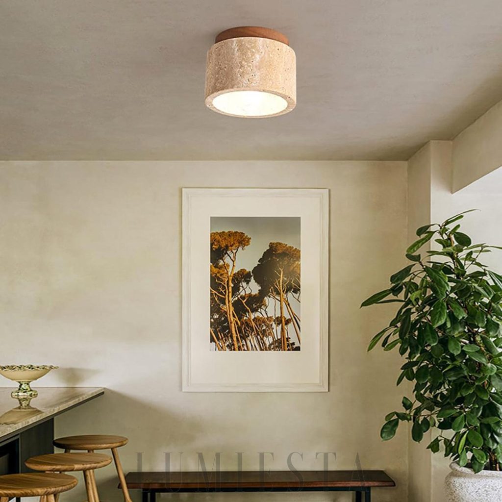 Lampa sufitowa Kyoto z naturalnego trawertynu, zbliżenie na beżową powierzchnię