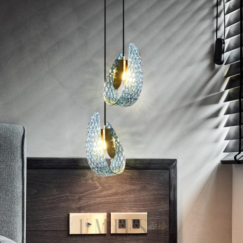 Lampa wisząca z niebieskiego szkła i mosiądzu Islay - widok z boku