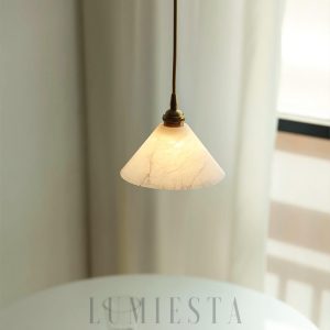 Monna - stożkowa lampa wisząca z alabastru, ciepłe światło na powierzchni klosza