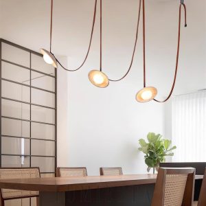 Żyrandol z trawertynu Ceylon płynące kable średnica 180cm