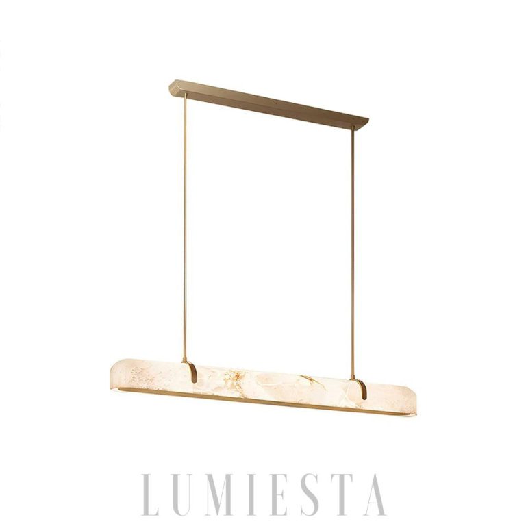 Yunika — żyrandol alabaster mosiądz 90 cm na białym tle, podłużny design z naturalnym kamiennym abażurem