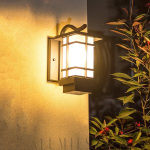 Lampa ścienna Madison w stylu latarni z dekoracyjną kratką