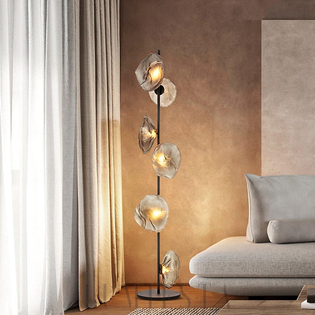 Annapurna - lampa podłogowa 3-płomienna złoto, detal szklanych kloszy