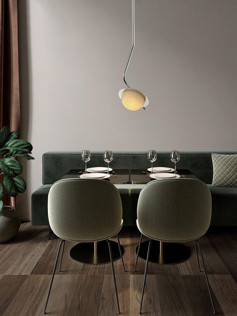 Lampa wisząca Alabaster Chic biała chrom, widok z lekko uniesionej perspektywy
