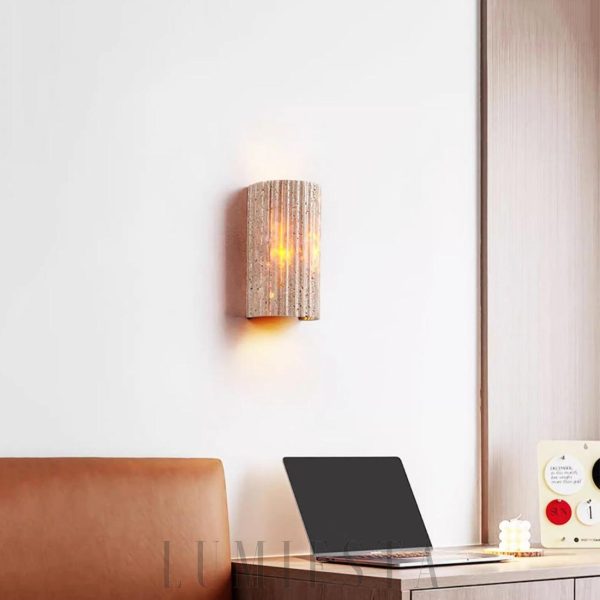 Petra - Beżowa lampa ścienna, półwalec z trawertynu