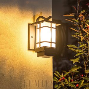 Lampa ścienna Madison w stylu latarni z dekoracyjną kratką