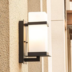 Lampa ścienna zewnętrzna McDade Glass kwadrat 32 cm czarna