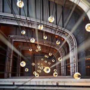 wm_18071090738840882046.jpg Raindropa Linear - Postmodernistyczny miedziany żyrandol - Podłużna lampa wisząca