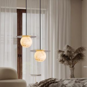 Borra - Lampa wisząca w stylu mosiądzu z alabastrową kulą