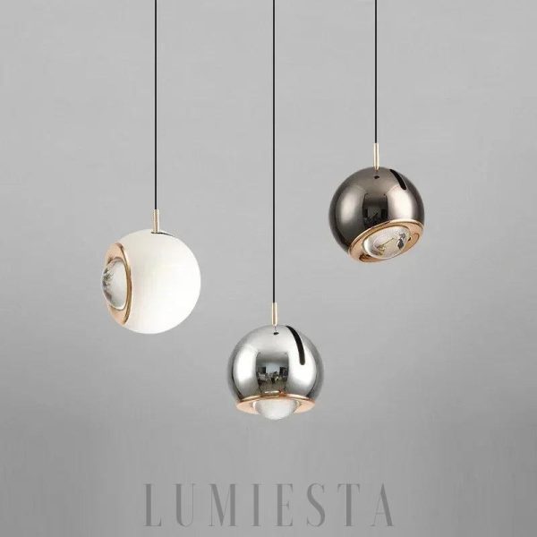 Wisząca lampa kula metalowa czarna - detal regulacji kąta oprawy