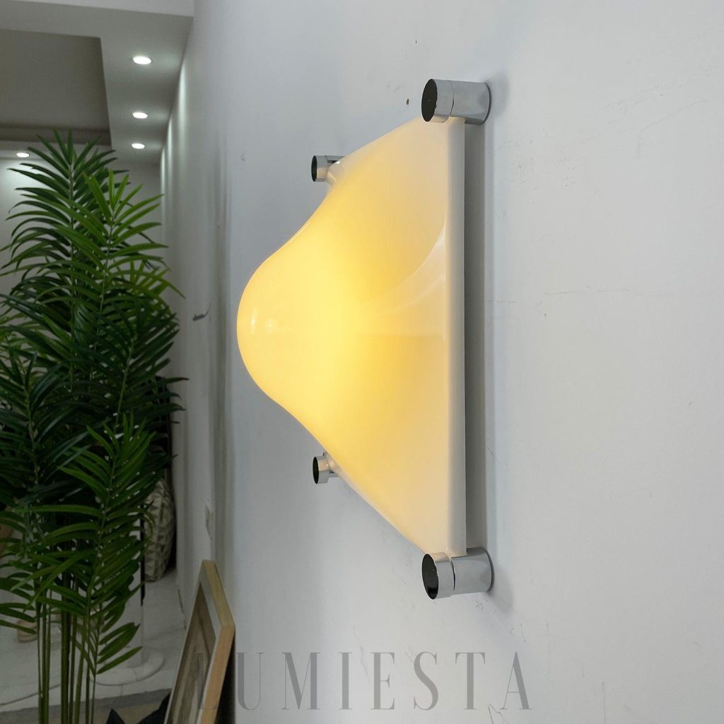 Lampa ścienna Acrylic Bolla - okrągła kula z białym, mlecznym wykończeniem