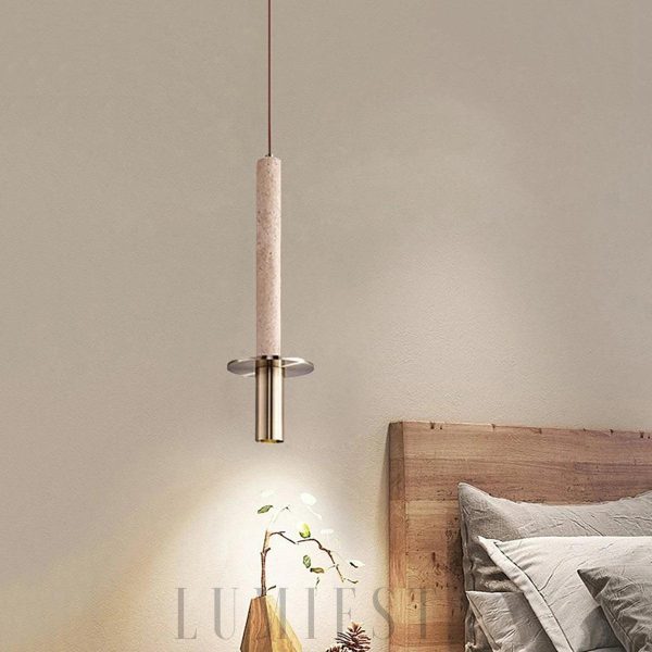 Kendal - wisząca lampa z trawertynu, detal kamiennego klosza i metalowego zawieszenia