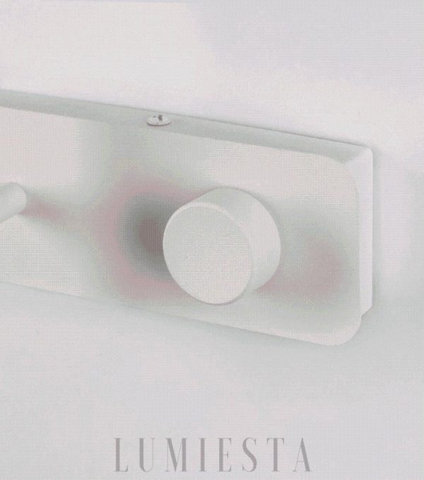 Nowoczesna lampa ścienna biała stylowy detal w sypialni