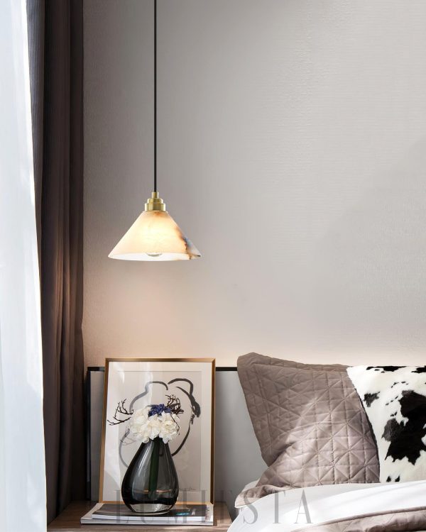Monna - Stożkowa lampa wisząca z alabastru, mosiądz 18cm