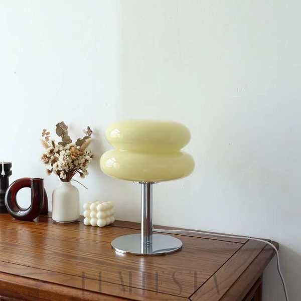 Lampa stołowa donut z kolorowym kloszem - widok boczny, lekka forma i okrągły, szklany klosz