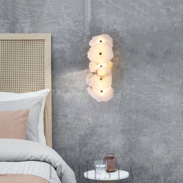 Lut - Złota lampa ścienna z alabastrem — luksus i styl