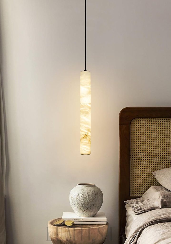 Lampa wisząca alabastrowa biało złota - detal biało-złotego klosza z alabastru