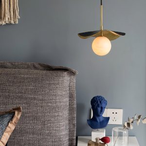 Lampa wisząca Montera Alabaster z mosiężnym kloszem